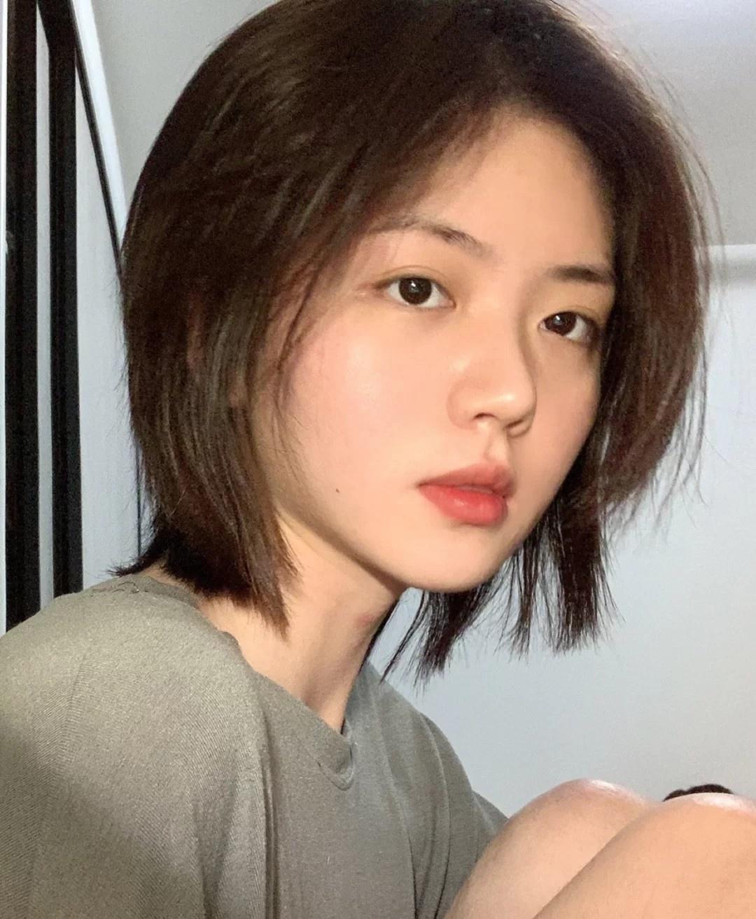 最新短發(fā)造型圖片女，展現(xiàn)變化之美，自信閃耀光芒