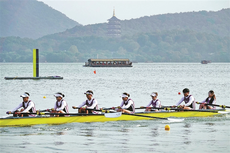 杭州賽艇比賽，激流勇進(jìn)，展現(xiàn)水上英姿