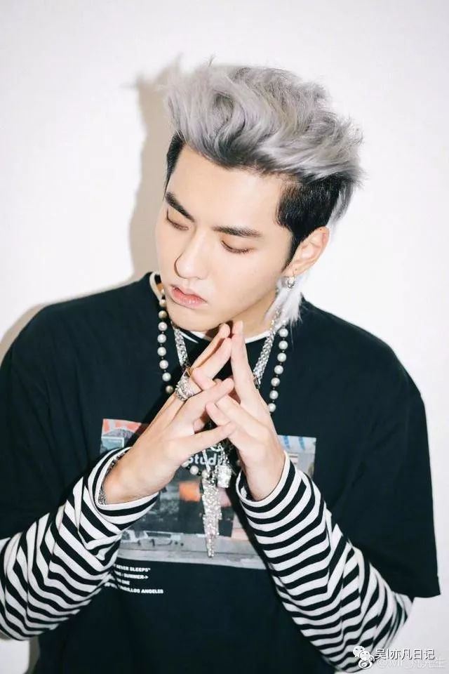 吳亦凡最新發(fā)型圖片，小巷深處的時(shí)尚魅力