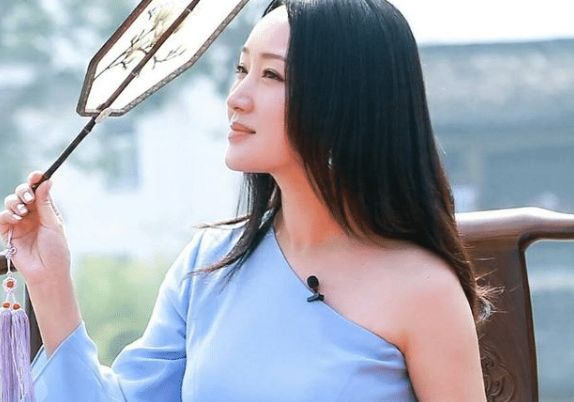 楊鈺瑩最新照片，時(shí)光中的甜歌皇后風(fēng)采依舊