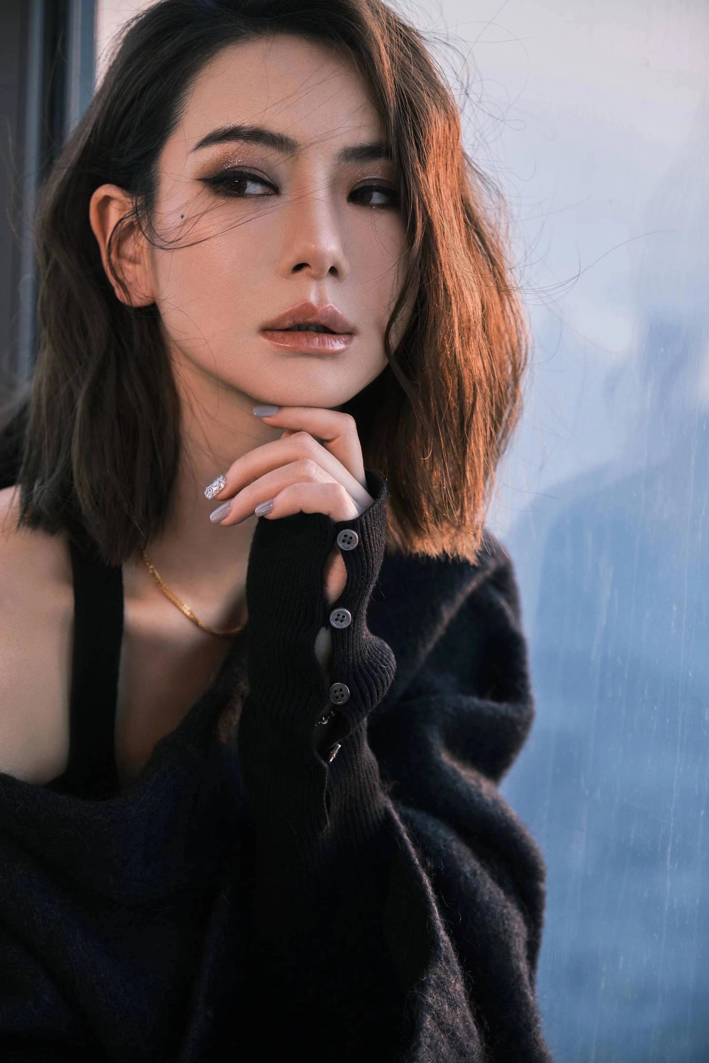 戚薇最新寫真，日常小美好與友情紐帶的美好展現(xiàn)